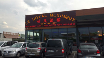 Royal Meximieux outside