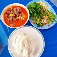Khanom Jeen Mae Ploy food