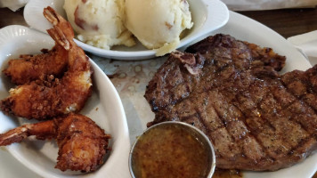 Lucky's Steakhouse food