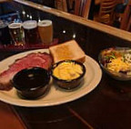 Tin Pig Tavern food