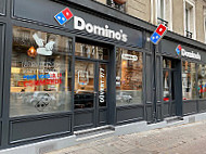 Domino's Pizza Lens outside