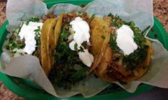 Mariachi's Tacos food