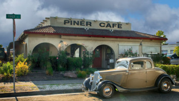 Piner Cafe outside