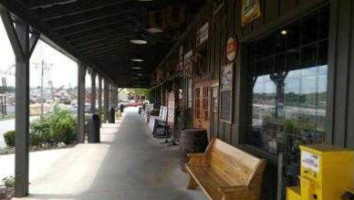 Cracker Barrel Old Country Store outside