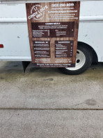 Cindy Lou's Bbq Catering outside