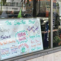 The Smoothie Shop outside