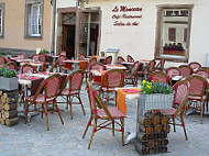 Cafe Restaurant le Monceau inside