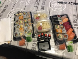 Sushi Boutik Solferino food