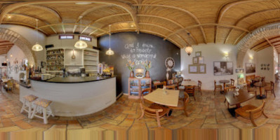 Cafe Q. inside