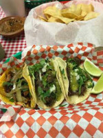 Tacos Los Tovares food