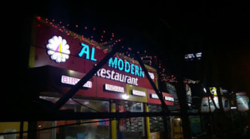 Al Modern Fast Food inside