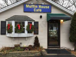 Muffin House Cafe outside