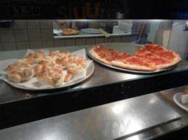 Metro Pizza food