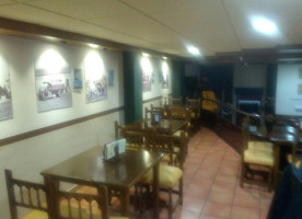 El Bar De Manolo inside