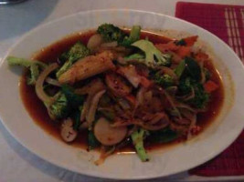 Lek's Taste Of Thailand food