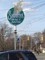 Snookies Malt Shop outside