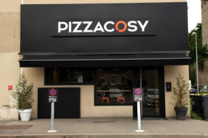 Pizza Cosy outside