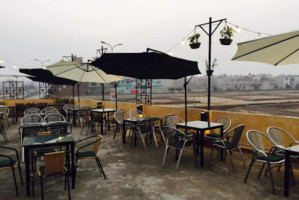 Karachi Rooftop Family À l'intérieur