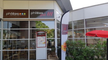 Phileas Grill outside