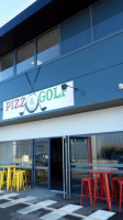 Pizz&golf inside
