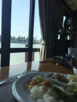 ห้องอาหารสบันงา บ้านอัมพวา รีสอร์ทแอนด์สปา