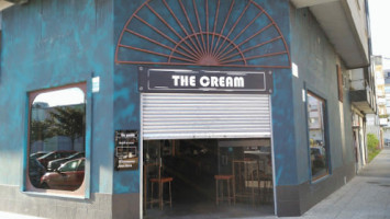 The Cream Naron outside