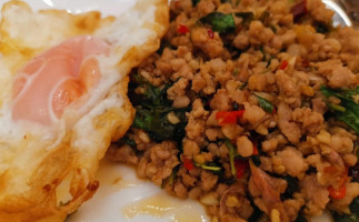 ต้นกะเพรา food