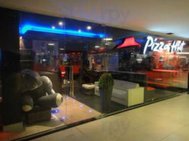 Pizza Hut outside