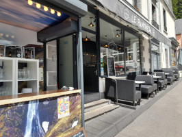 Cafe Le Petit Paris food