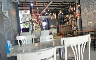 ร้าน Me Nut inside