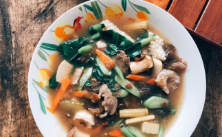 ร้านอาหารป้าเล็ก ลุงชา À l'intérieur