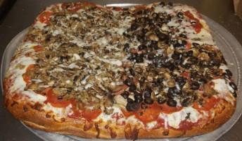 Rockys Pizzeria and Grill food