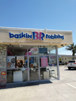 Baskin-robbins outside