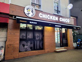 Chicken Chico outside