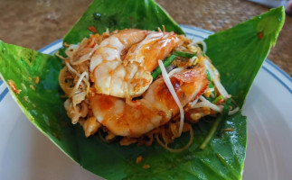 ร้านผัดไทยห่อใบบัว food