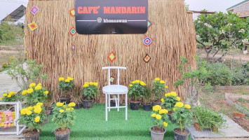 Café Mandarin outside