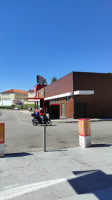 Kfc Ralis Portela outside