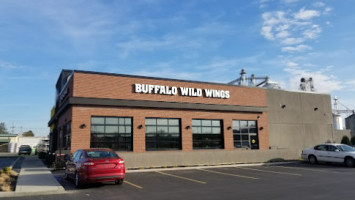 Buffalo Wild Wings outside