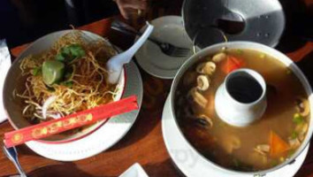 Mee Dee Thai Cuisine food