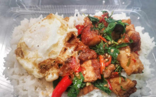 ป้ารุ่ง บ้านตามสั่งและผัดไทยเจ้าเก่า Nourriture