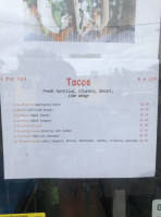 Tacos Gomez outside