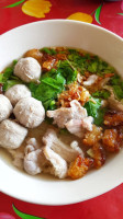 ร้านก๋วยเตี๋ยวป้าวี food