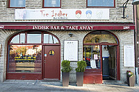 Tre Indier outside