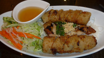 Le Petit Saigon Restaurant food