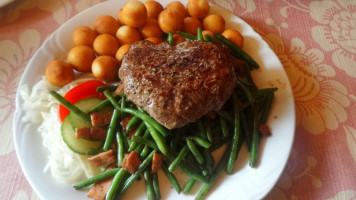 Hostinec U Zlatého Buřtu food