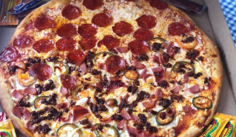 Pizzería “los Primos” food