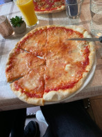Pizzeria Pizza Avanti food