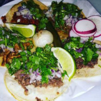 Tacos El Pelon food