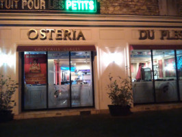L' Osteria outside