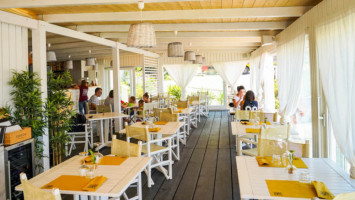 Warung Beach Club And food